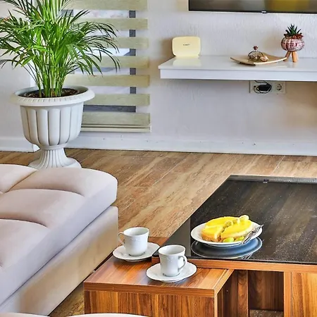 4 Bedroom - 7602